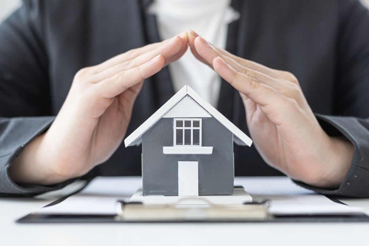 Safeguarding yourself during the home-selling process