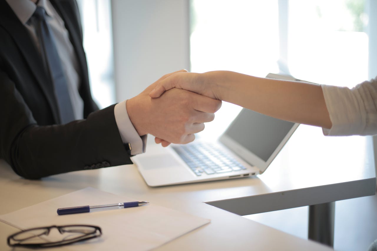 A handshake between the seller and the real estate agent