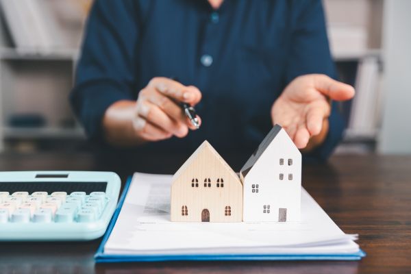 Man selling home with active mortgagee