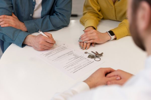 Divorcing couple agreeing to sell their house